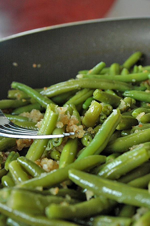 fork with Green Beans with Bread Crumbs