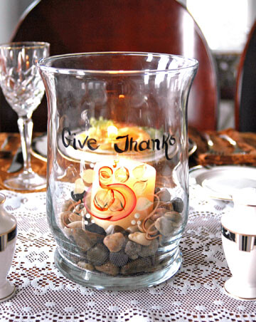 Candle holder saying Give Thanks