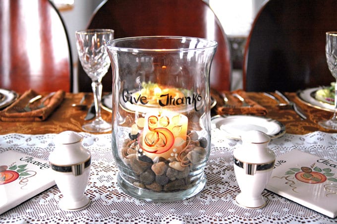 Candle holder saying Give Thanks