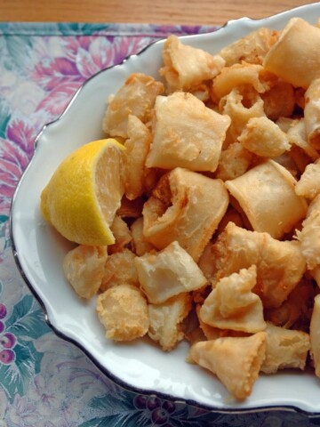 Neapolitan-Style Fried Calamari on a plate with a lemon wedge