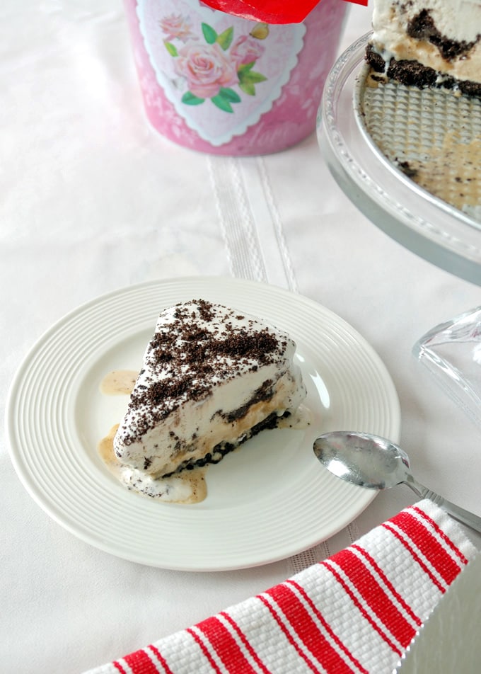 VanillaCaramel Ice Cream Cake with Oreo Crust