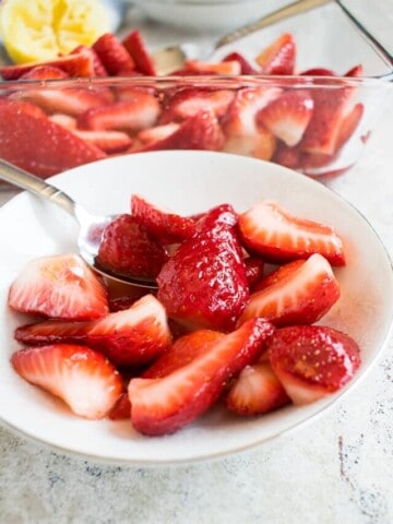 cropped-5-Italian-Strawberries-with-Sugar-and-Lemon-Photo.jpg