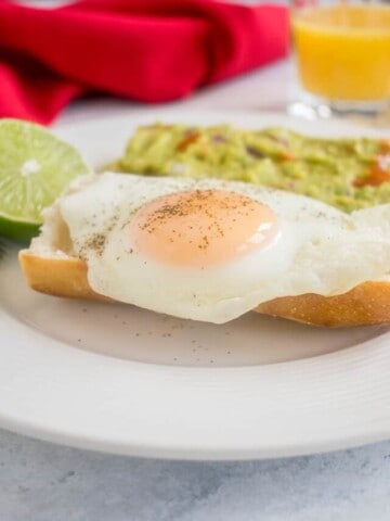 cropped-Basted-Eggs-with-Guacamole-on-Toast-Photo.jpg