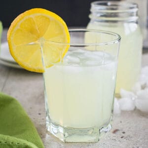 glass of lemonade with circle of lemon
