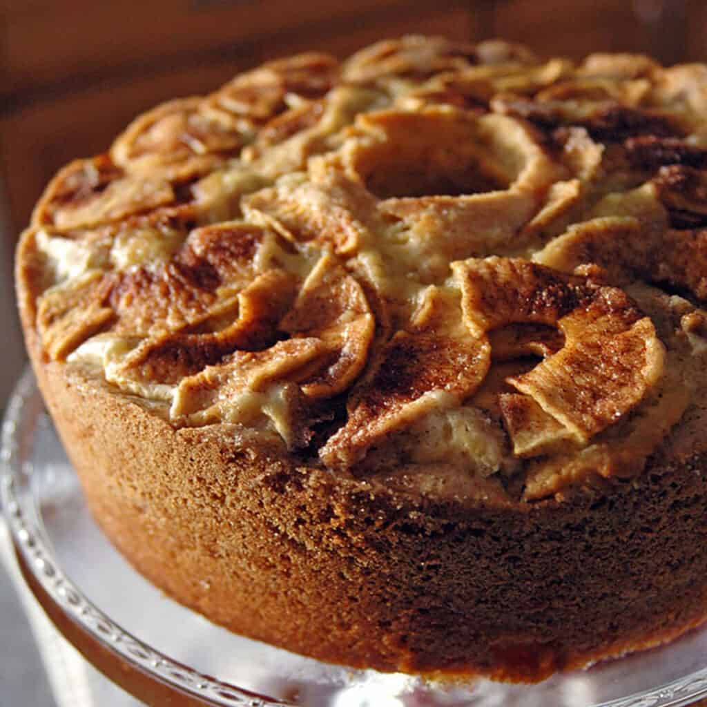 apple cake with hole in center