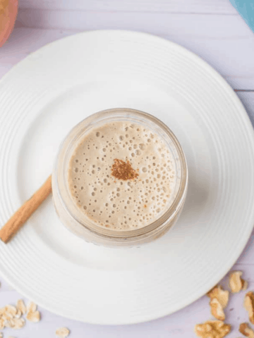 CINNAMON-APPLE SMOOTHIE WITH OATS