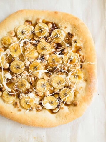 cropped-1a-Dessert-Pizza-with-Bananas-and-White-Chocolate-Picture.jpg