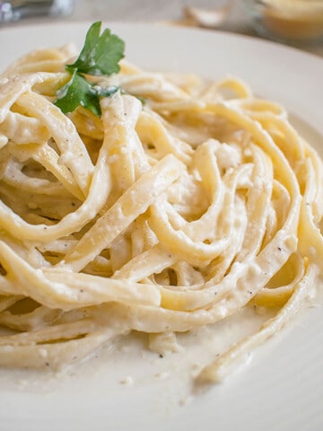plate of fettuccine alfredo