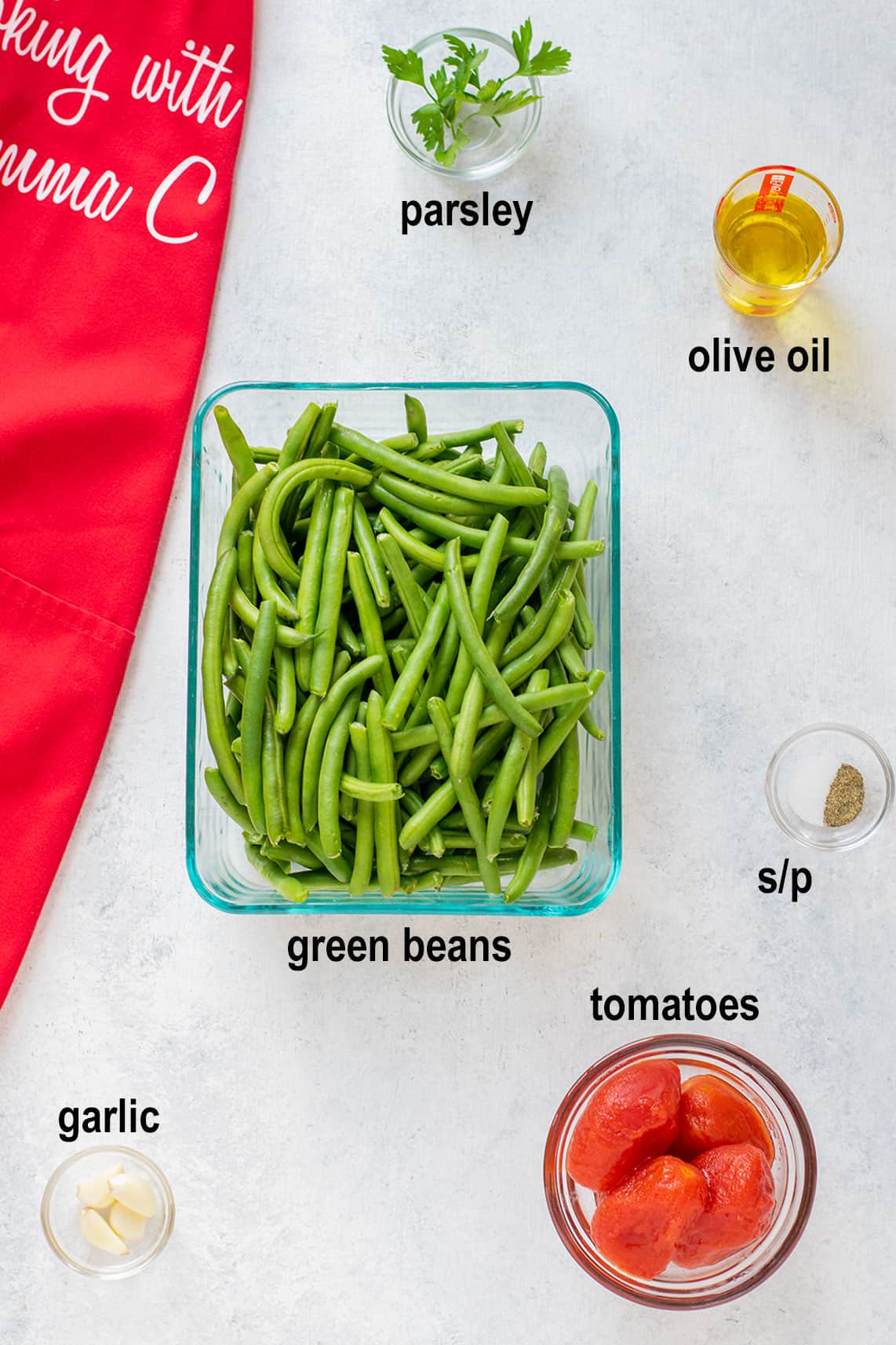 raw green beans, tomatoes, oil, garlic, seasonings